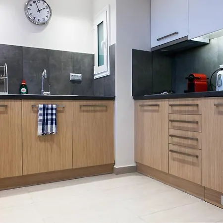 Toni's Comfy Near Acropolis With Small Garden Apartment