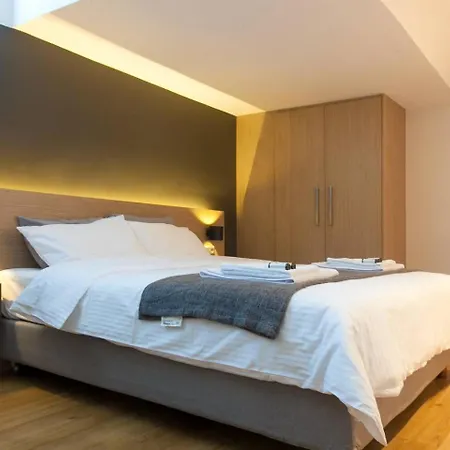Toni's Comfy Near Acropolis With Small Garden Apartment